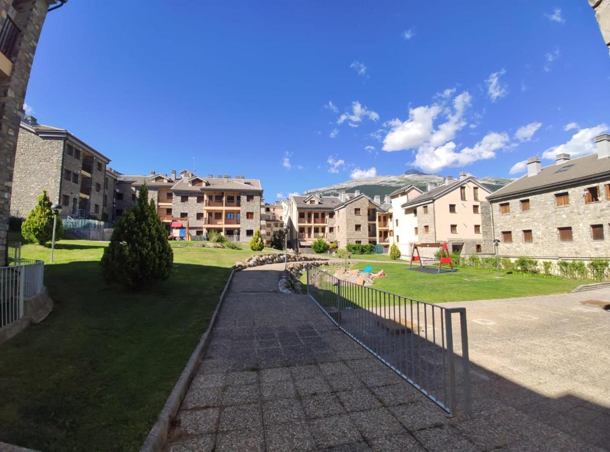 Villanúa Apartamento El Roble מראה חיצוני תמונה